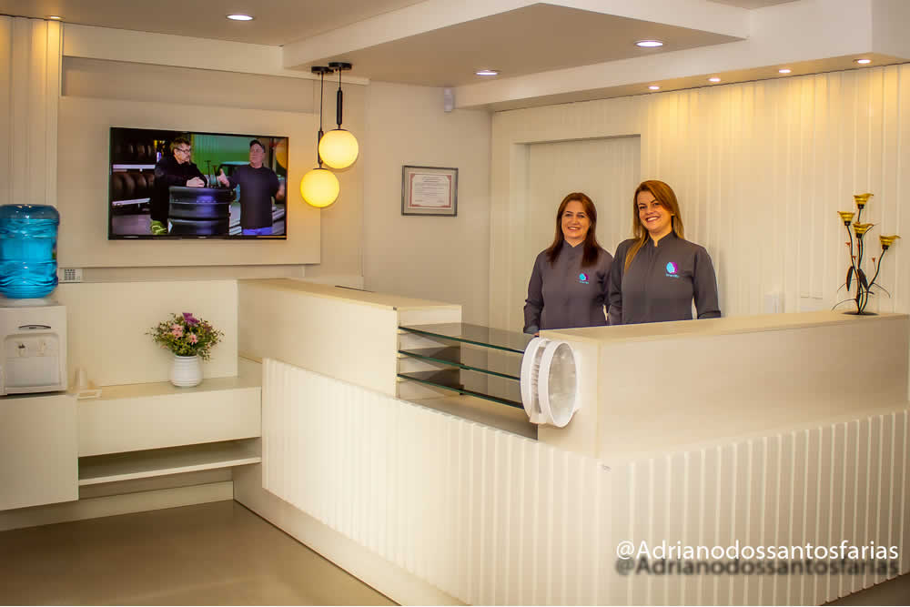 Equipe Oral Ville reunida na recepção da empresa